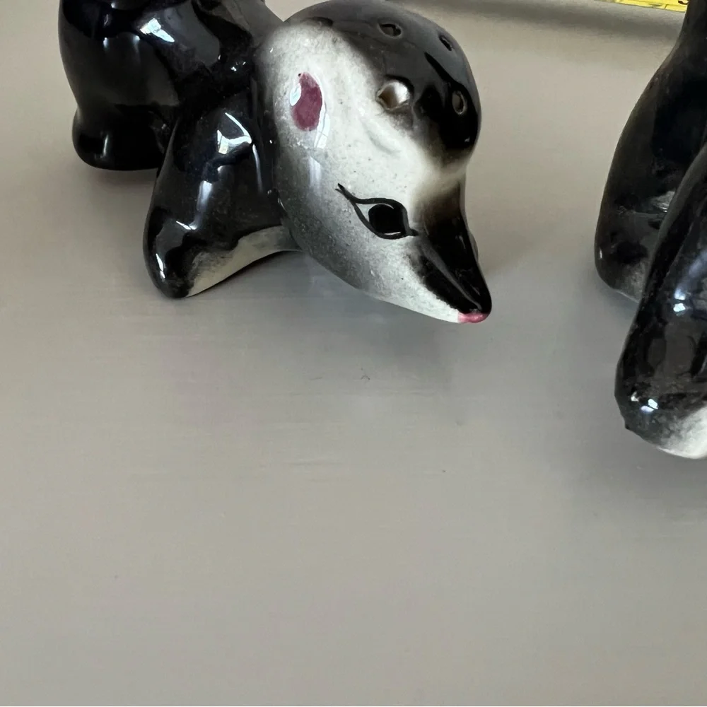 Vintage pair of salt and pepper shaker skunks from Long Beach California